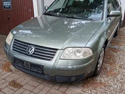 Grün Gebraucht 2002 VW Passat Basis Kombi | 1.750 € (Etwas zu teuer)