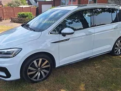 Weiß Gebraucht 2017 VW Touran R-line Van / Kleinbus | 21.500 € (Etwas zu teuer)