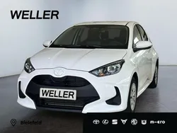 Weiss Gebraucht 2024 Toyota Yaris Hybrid Comfort Kleinwagen | 22.890 € (Fairer Preis)