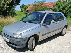 Grau Gebraucht 1994 Renault Clio Kleinwagen | 222 €