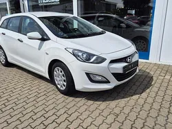 Weiß Gebraucht 2013 Hyundai i30 Classic Kombi | 6.790 € (Etwas zu teuer)