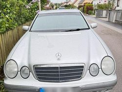 Gebraucht 2001 Mercedes E220 Limousine | 4.000 €