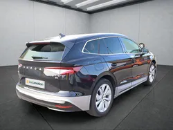Schwarz Gebraucht 2025 Skoda Enyaq iV Loft SUV | 49.449 €