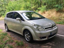 Silber Gebraucht 2004 Toyota Corolla Verso Van / Kleinbus | 3.300 € (Etwas zu teuer)
