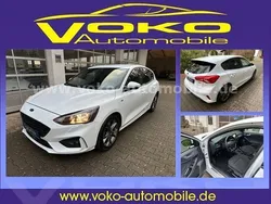 Frostweiß Gebraucht 2018 Ford Focus ST-Line Limousine | 11.980 € (Guter Preis)