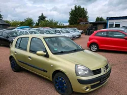 Andere außenfarben Gebraucht 2004 Renault Clio II Limousine | 2.499 € (Etwas zu teuer)