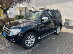 Schwarz Gebraucht 2014 Mitsubishi Pajero Edition SUV | 20.980 € (Teuer)