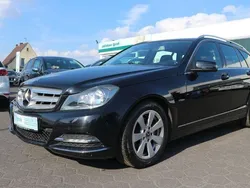 Schwarz Gebraucht 2011 Mercedes C220 Avantgarde Limousine | 6.790 € (Fairer Preis)
