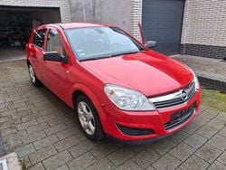 Schwarz Gebraucht 2008 Opel Astra Limousine | 1.900 € (Guter Preis)