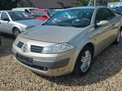 Grau Gebraucht 2005 Renault Mégane Cabriolet Authentique Cabrio | 2.590 € (Fairer Preis)