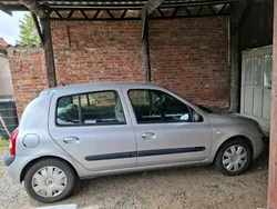 Silber Gebraucht 2005 Renault Clio II Kleinwagen | 2.800 €