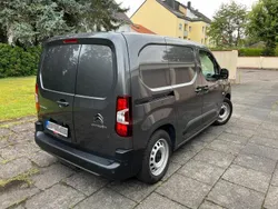 Grau Gebraucht 2023 Citroën Berlingo Van / Kleinbus | 23.900 € (Fairer Preis)