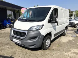 Weiß Gebraucht 2017 Peugeot Boxer Avantage Van | 13.997 € (Guter Preis)