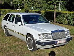 Weiß Gebraucht 1990 Mercedes E230 Kombi | 3.250 €