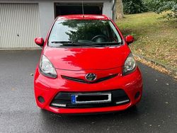 Rot Gebraucht 2013 Toyota Aygo Kleinwagen | 2.800 € (Guter Preis)