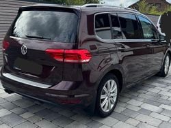 Rot Gebraucht 2018 VW Touran Highline Van / Kleinbus | 15.999 € (Guter Preis)
