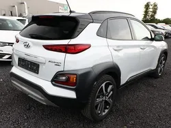 Chalk white / phantom black meta chalk white / phantom black meta Gebraucht 2018 Hyundai Kona Premium SUV | 20.106 € (Etwas zu teuer)