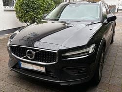 Schwarz Gebraucht 2020 Volvo V60 CC Pro Kombi | 32.500 € (Etwas zu teuer)