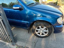Blau Gebraucht 2002 Mercedes ML270 SUV | 3.900 €