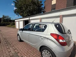 Grau Gebraucht 2009 Hyundai i20 Kleinwagen | 1.400 €