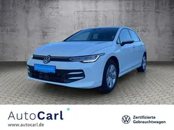 Pure white Gebraucht 2024 VW Golf VIII Life Limousine | 21.980 € (Guter Preis)