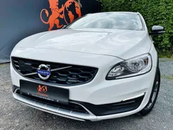 Ice white, solid / solid Gebraucht 2017 Volvo V60 CC Kombi | 16.690 € (Fairer Preis)