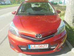 Rot Gebraucht 2012 Toyota Yaris Life Kleinwagen | 10.750 € (Fairer Preis)