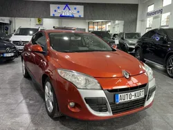 Orange Gebraucht 2010 Renault Mégane III Dynamique Coupé | 3.790 € (Guter Preis)