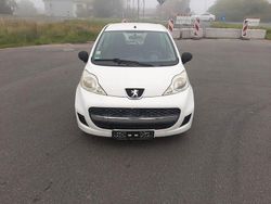 Weiß Gebraucht 2009 Peugeot 107 Kleinwagen | 1.500 € (Fairer Preis)