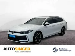 Pure white Gebraucht 2024 VW Passat R-line Kombi | 39.940 €