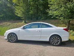 Weiß Gebraucht 2010 Opel Astra Cabriolet Edition Cabrio | 4.650 € (Etwas zu teuer)