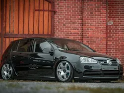 Schwarz Gebraucht 2007 VW Golf V R Limousine | 21.999 €