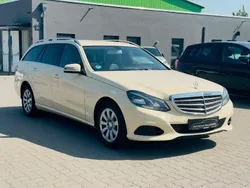 Beige Gebraucht 2016 Mercedes E220 Kombi | 8.990 €
