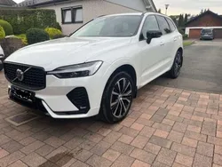 Weiß Gebraucht 2022 Volvo XC60 Plus SUV | 40.700 € (Etwas zu teuer)