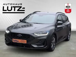 Grau Gebraucht 2024 Ford Focus ST-Line Kombi | 25.555 € (Guter Preis)