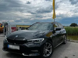 Schwarz Gebraucht 2021 BMW 320 Sport Line Kombi | 25.500 €