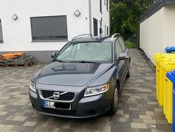 Grau Gebraucht 2011 Volvo V50 Kombi | 4.100 €