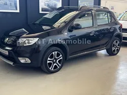 Schwarz Gebraucht 2018 Dacia Sandero Celebration Kleinwagen | 9.900 € (Fairer Preis)