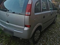 Silber Gebraucht 2004 Opel Meriva Van / Kleinbus | 999 € (Guter Preis)