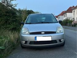 Silber Gebraucht 2002 Ford Fiesta Kleinwagen | 1.350 €