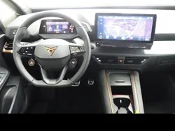 Silber Gebraucht 2023 Cupra Born Kleinwagen | 39.050 €