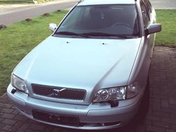 Silber Gebraucht 2002 Volvo V40 Kombi | 600 €