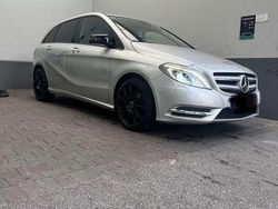 Grau Gebraucht 2013 Mercedes B200 Van / Kleinbus | 12.499 € (Fairer Preis)