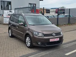 Braun Gebraucht 2012 VW Touran Highline Van / Kleinbus | 8.999 € (Etwas zu teuer)