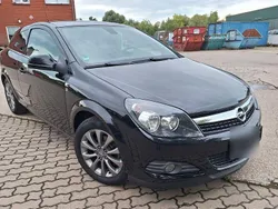 Schwarz Gebraucht 2010 Opel Astra GTC Edition Limousine | 3.900 € (Fairer Preis)