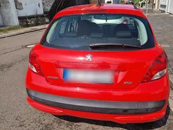 Rot Gebraucht 2009 Peugeot 207 Limousine | 1.495 €