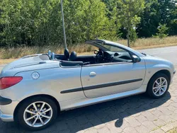 Silber Gebraucht 2002 Peugeot 206 CC Cabrio | 1.000 €