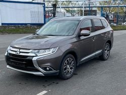 Braun Gebraucht 2017 Mitsubishi Outlander Diamant Edition SUV | 17.999 € (Fairer Preis)