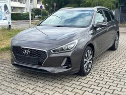 Braun Gebraucht 2017 Hyundai i30 Limousine | 8.995 € (Fairer Preis)
