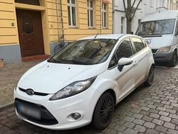 Weiß Gebraucht 2011 Ford Fiesta Limousine | 3.200 € (Fairer Preis)
